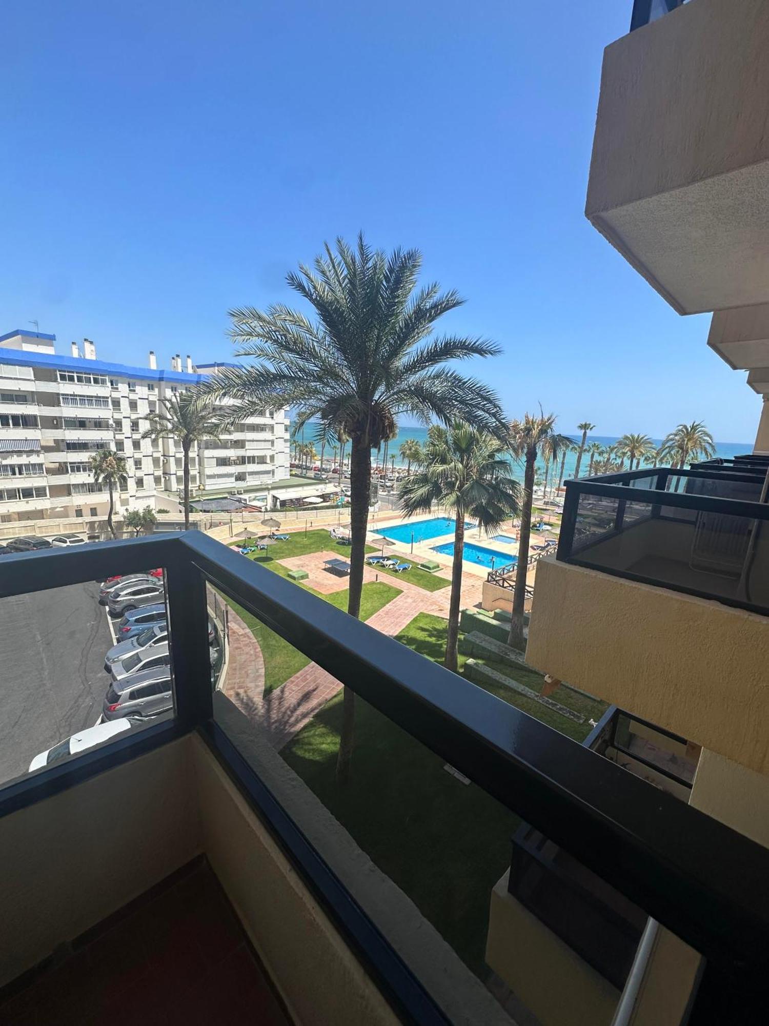 Apartamento Turistico Aloha Playa 贝纳尔马德纳 外观 照片